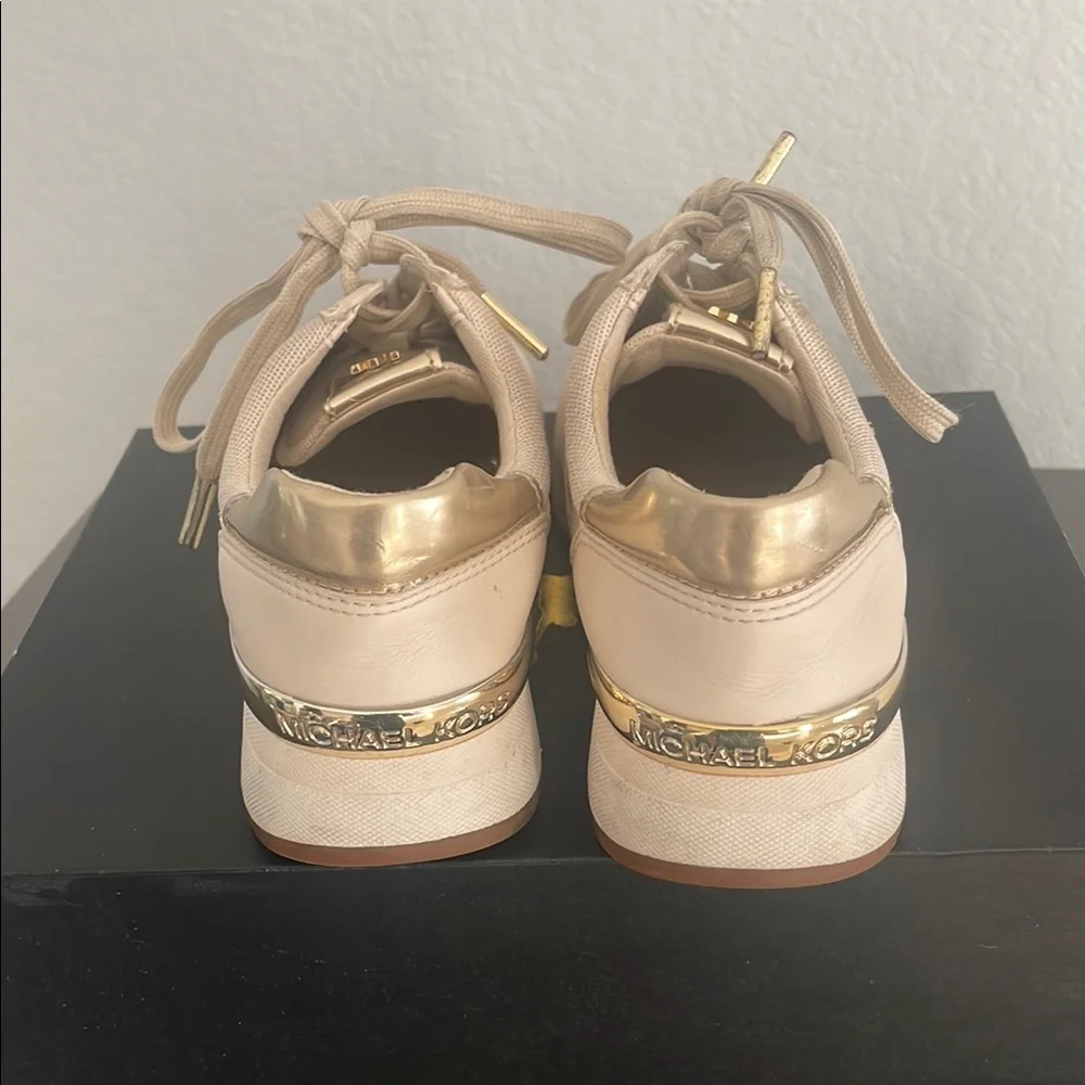 FINAL SALE ⚠️⚠️⚠️ Michael Kors Beige Monogram Sneakers Rare lightly used - Picture 4 of 4